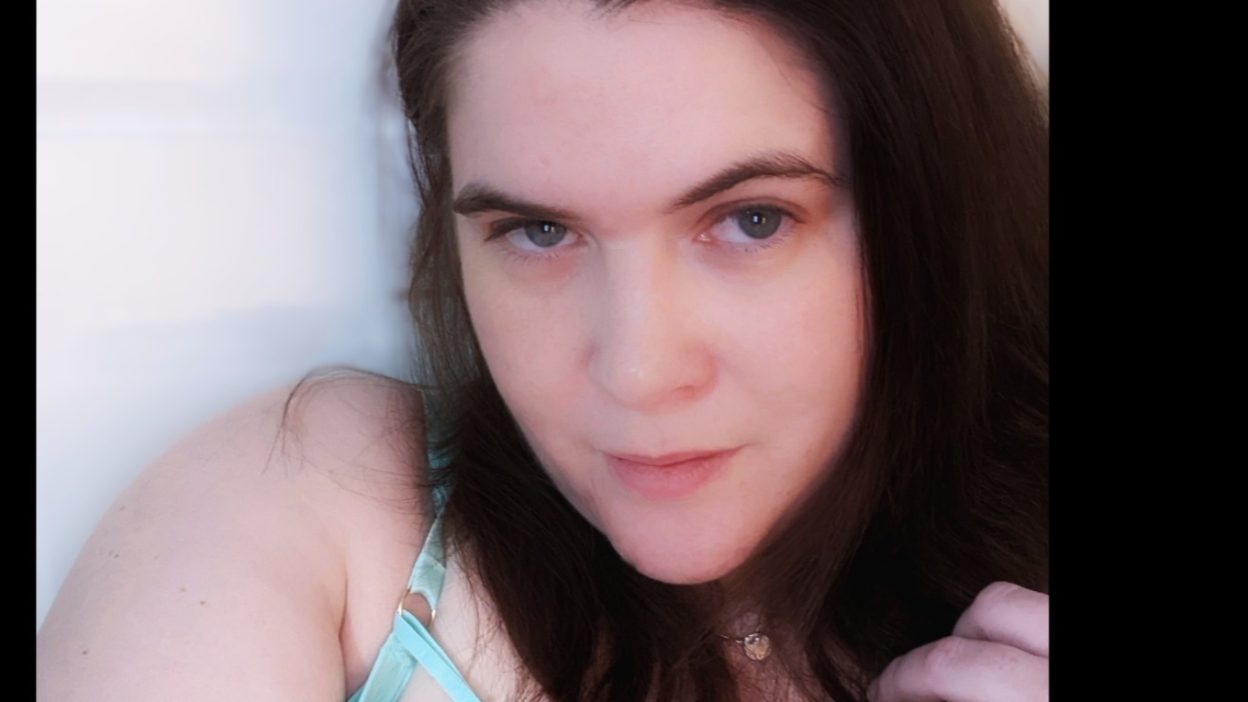 Cheekyredfox OnlyFans Profile